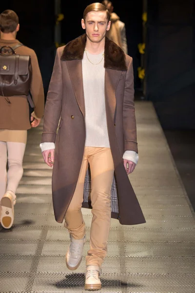Look 24